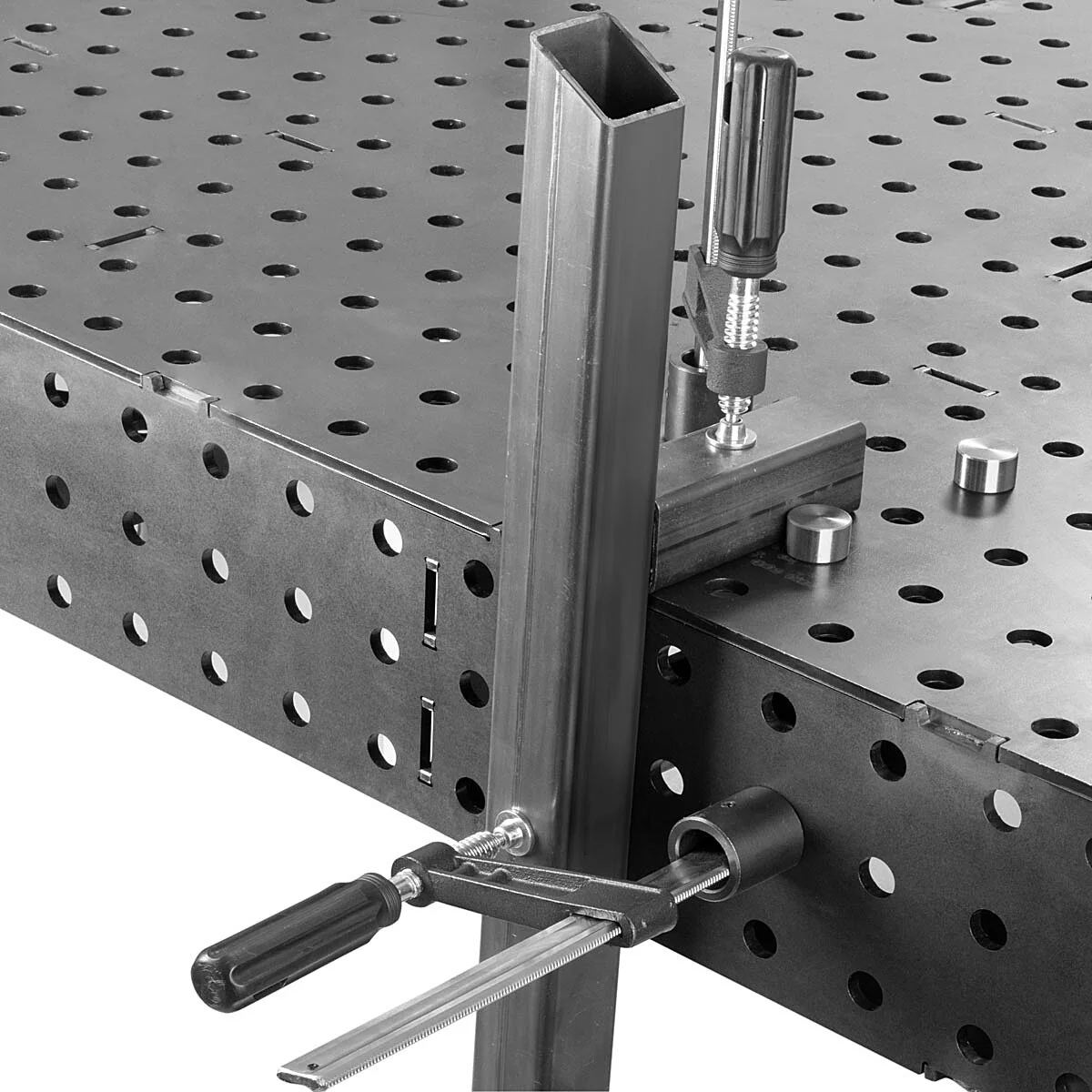 STAHLWERK 3D Schweißtisch WT-100 3D ST mit 1.000 kg Tragkraft, D16 Lochsystem und 6 mm Arbeitsplatte 100 x 80 cm, Montagetisch DIY-Bausatz zum Selbstschweißen aus Carbonstahl mit nivellierbaren Füßen - Image 10