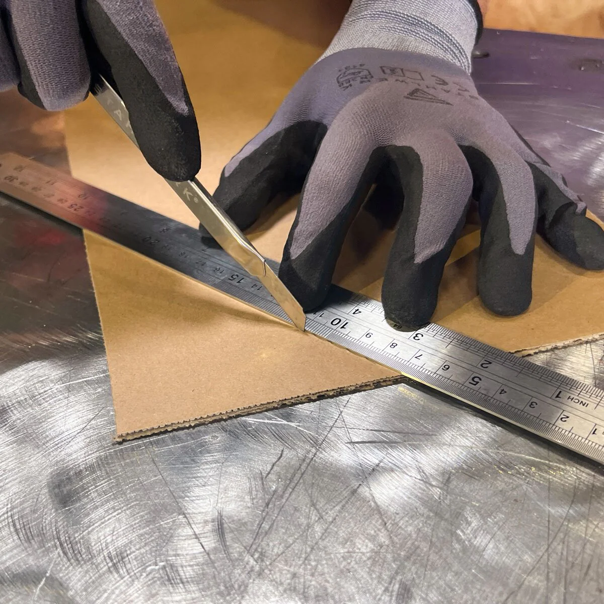 STAHLWERK Cuttermesser 10er Set mit 9 mm Abbrechklingen aus bruchfestem Carbon-Stahl präziser Cutter | Teppichmesser | Sicherheitsmesser | Paketmesser | Kartonmesser - Image 9
