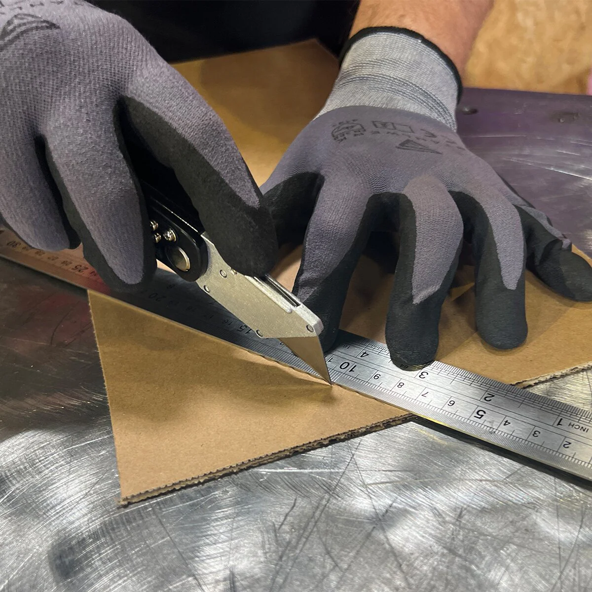 STAHLWERK Cuttermesser 4er Set mit Ersatzklingen Profi Cutter | Teppichmesser | Sicherheitsmesser | Paketmesser | Kartonmesser - Image 4