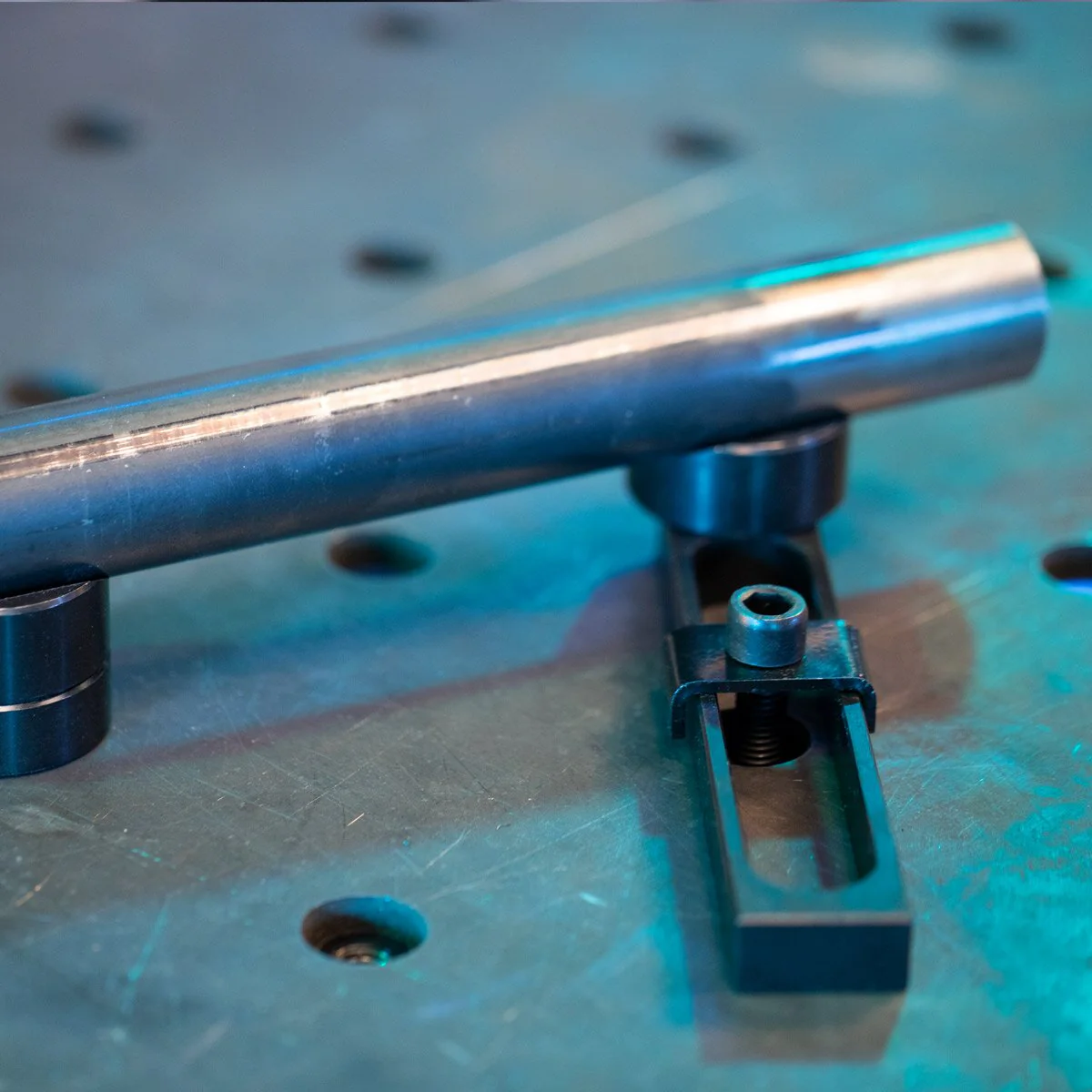 STAHLWERK Variabler Anschlag mit Montagemagnet – universelle Befestigungslösung / Fixierhilfe für Schweißtische mit Lochsystem D22 - Image 12